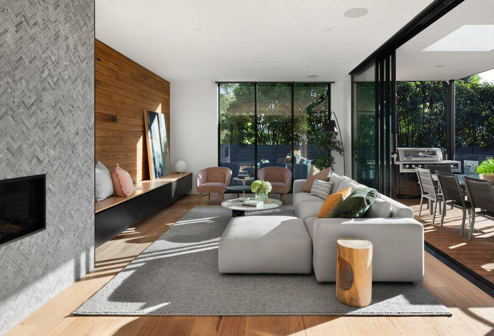 Living room bergaya kontemporer (unsplash.com/R Architecture)