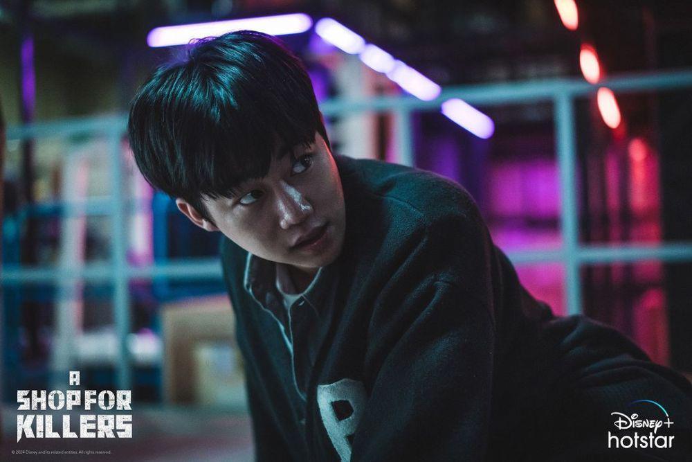 5 Alasan Kekalahan Jeong Min di A Shop for Killers, Berjalan Sendirian