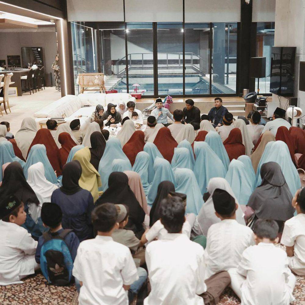 potret pringatan Isra Mikraj di rumah Atta Halilintar (instagram.com/attahalilintar)