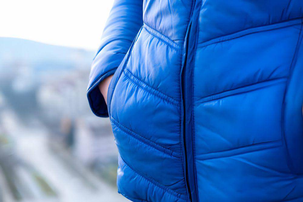 ilustrasi jaket berbahan poliester (istockphoto.com/Black Lollipop)