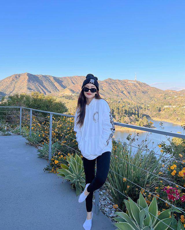 outfit monokrom ala WJ Mild (instagram.com/wjmild)