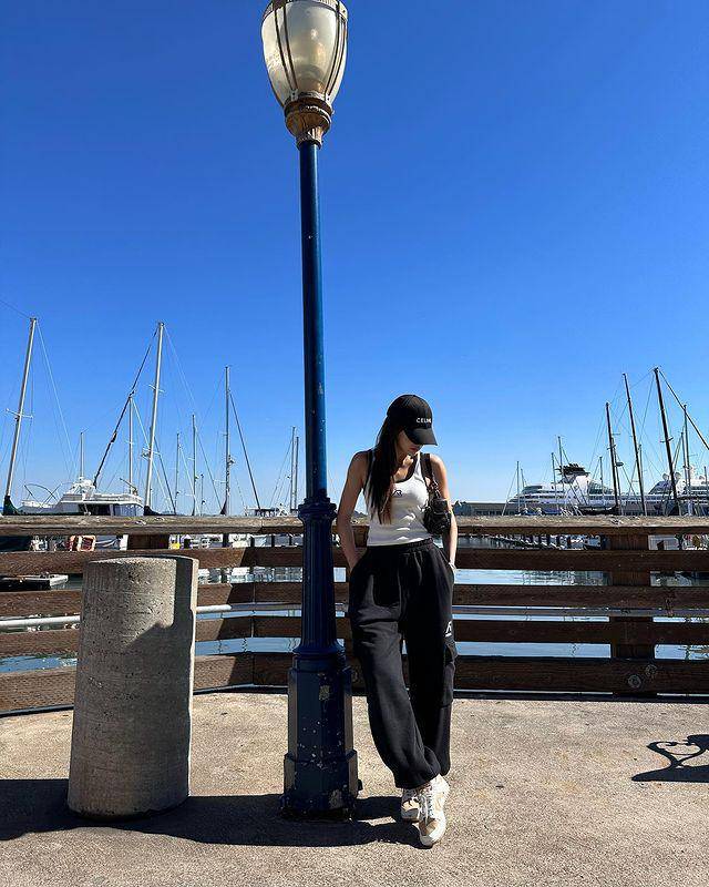 outfit monokrom ala WJ Mild (instagram.com/wjmild)