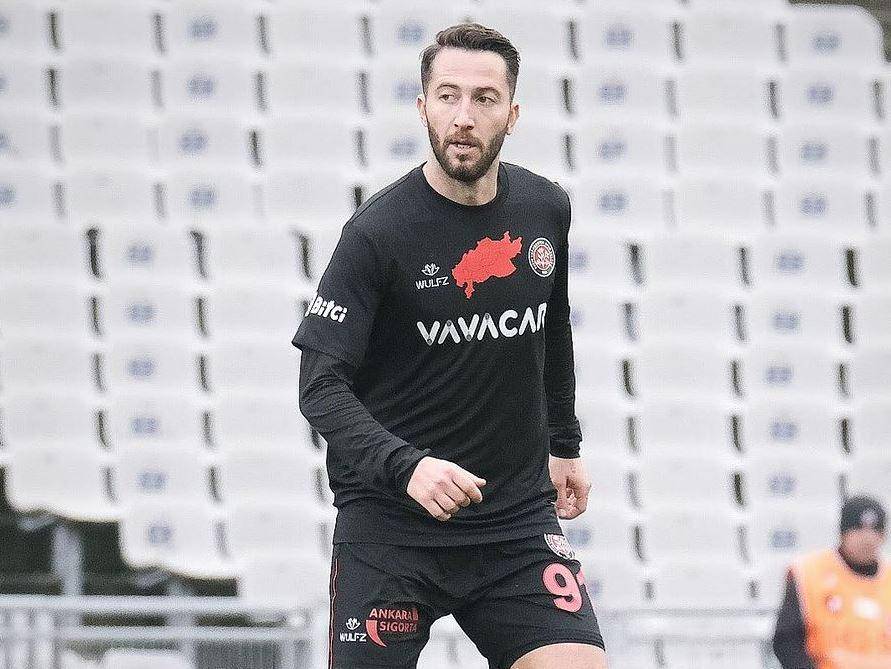 Andrea Bertolacci (instagram.com/karagumruk_sk)