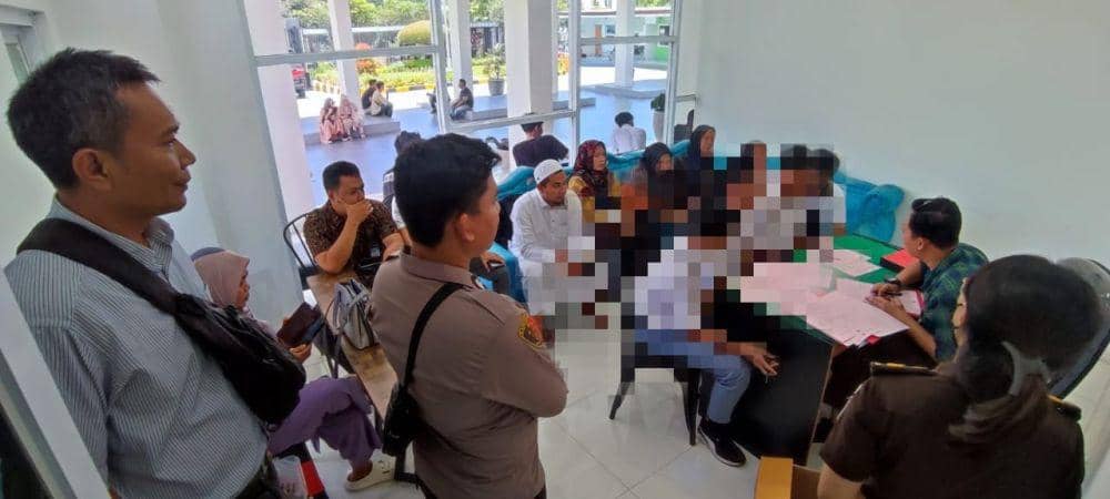 Pelimpahan berkas perkara 5 anak yang jadi tersangka didampingi orang tua. (dok. Istimewa)
