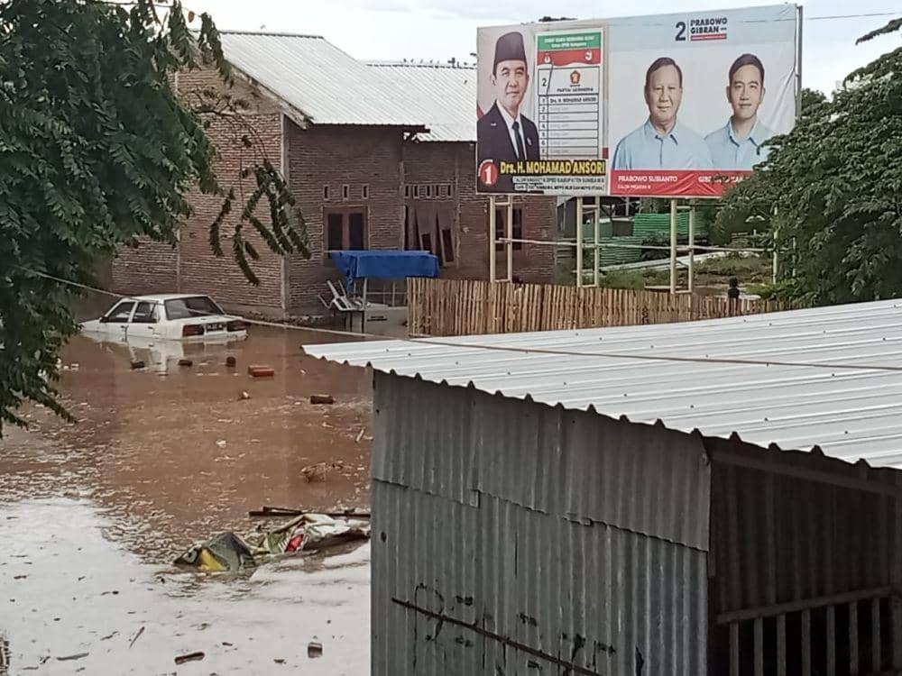 Banjir Bandang Terjang Sumbawa, Satu Mobil dan Empat Rumah Hanyut