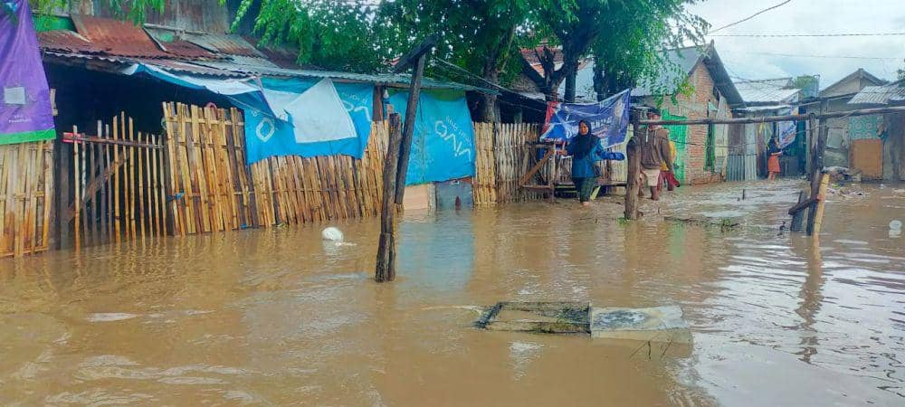 Rumah warga terendam banjir bandang di Sumbawa, Jumat (9/2/2024). (dok. BPBD Sumbawa)