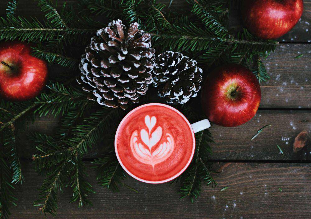 Ilustrasi red rooibos latte (unsplash.com/Toa Heftiba)