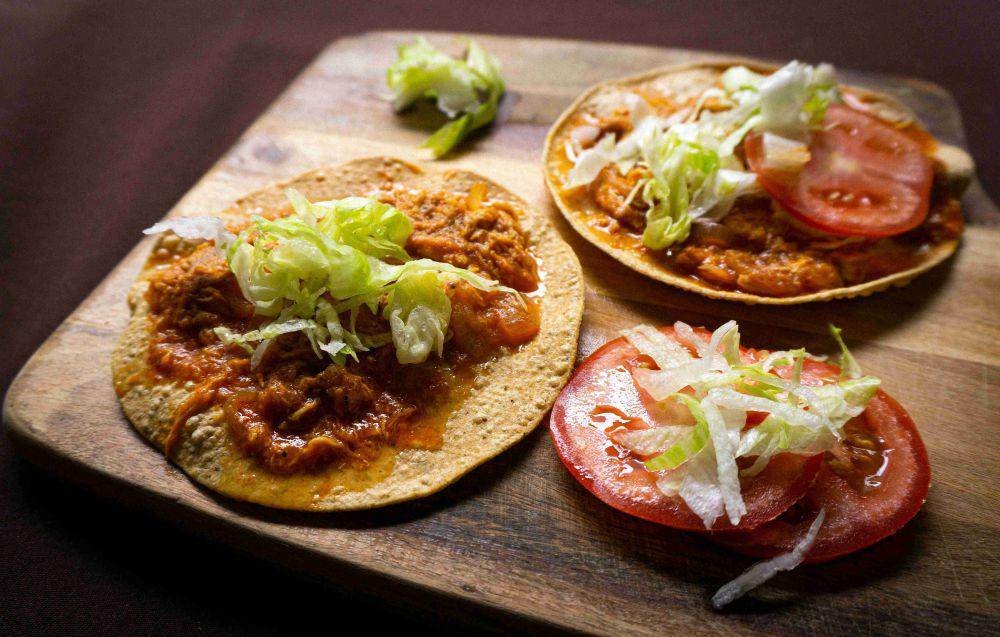 Ilustrasi pollo pibil (unsplash.com/Braulio Gómez)