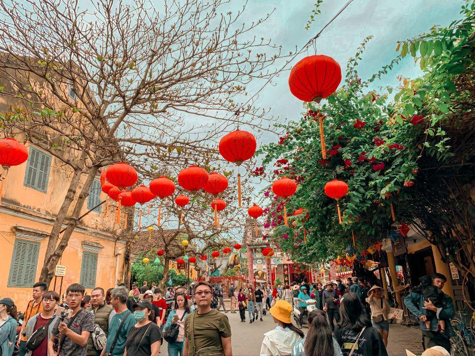 3 Tradisi Cap Go Meh di Indonesia, Ada Lampion hingga Barongsai!