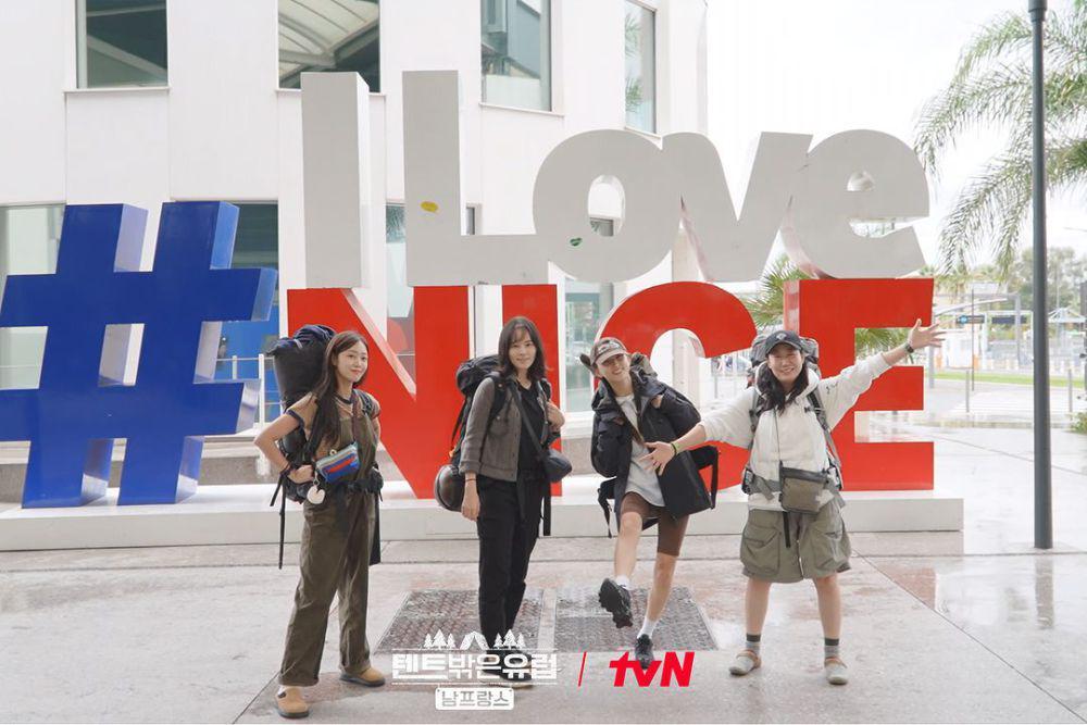 4 Cast Variety Show Europe Outside Your Tent: France, Ada Jo Bo Ah