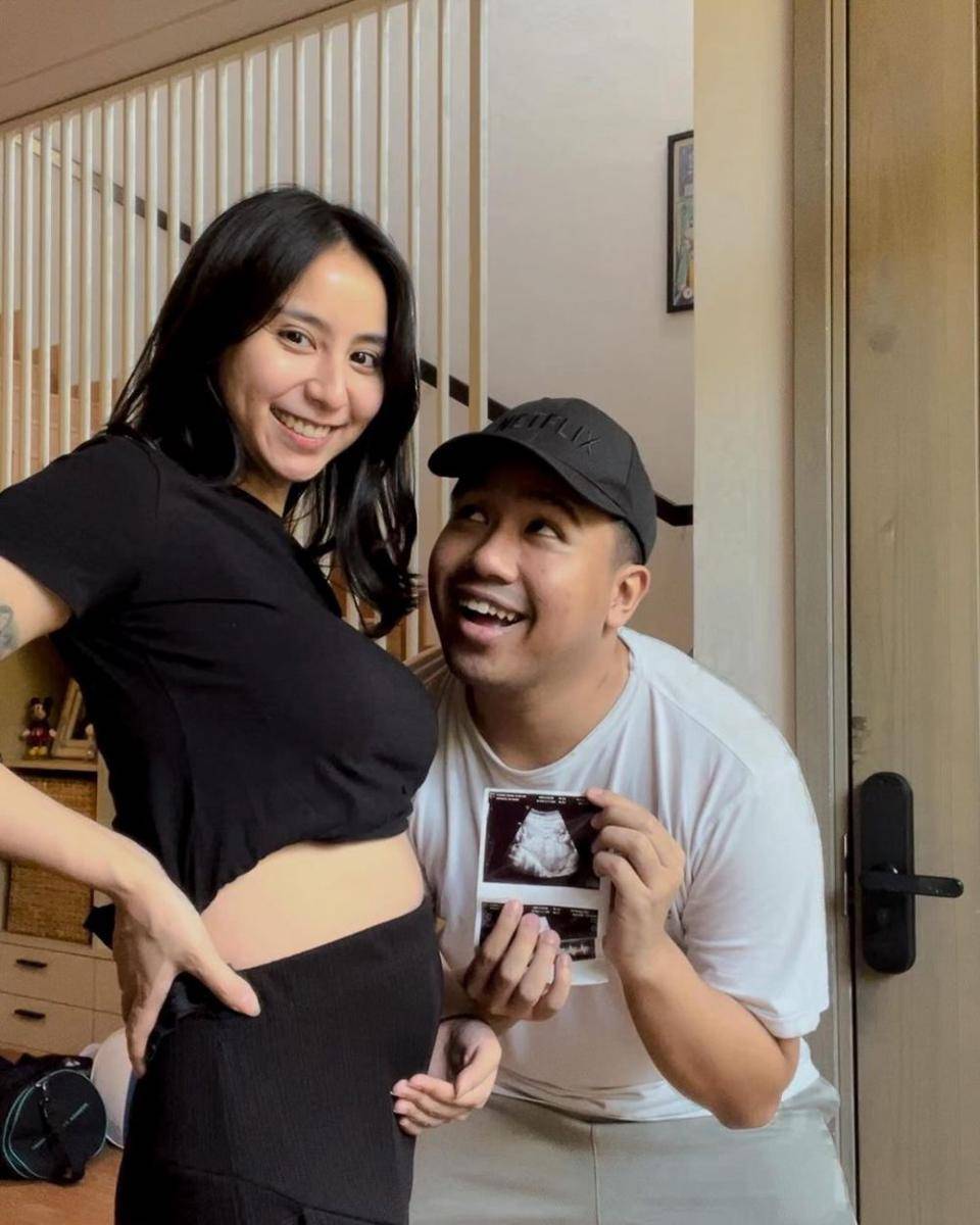potret Joshua dan Clairine Clay umumkan kehamilan (instagram.com/clairineclay)