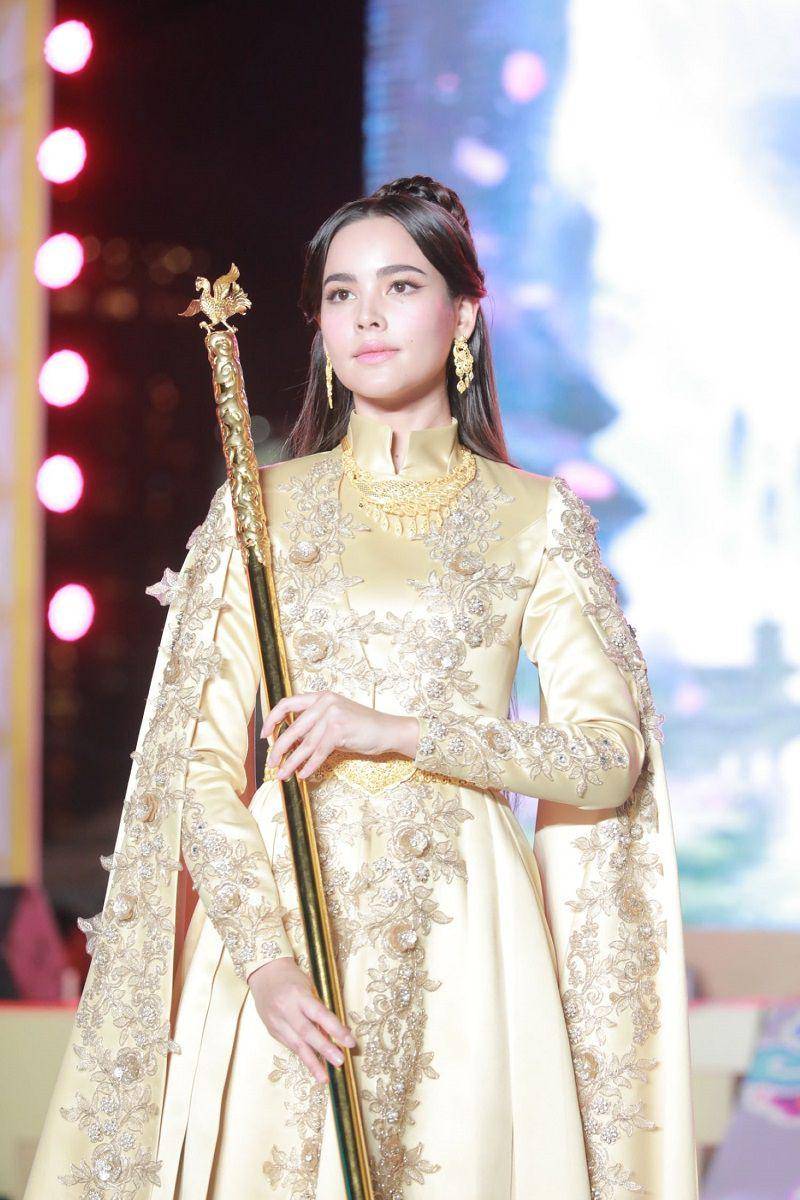 potret Urassaya Sperbund (twitter.com/newsplusTH)