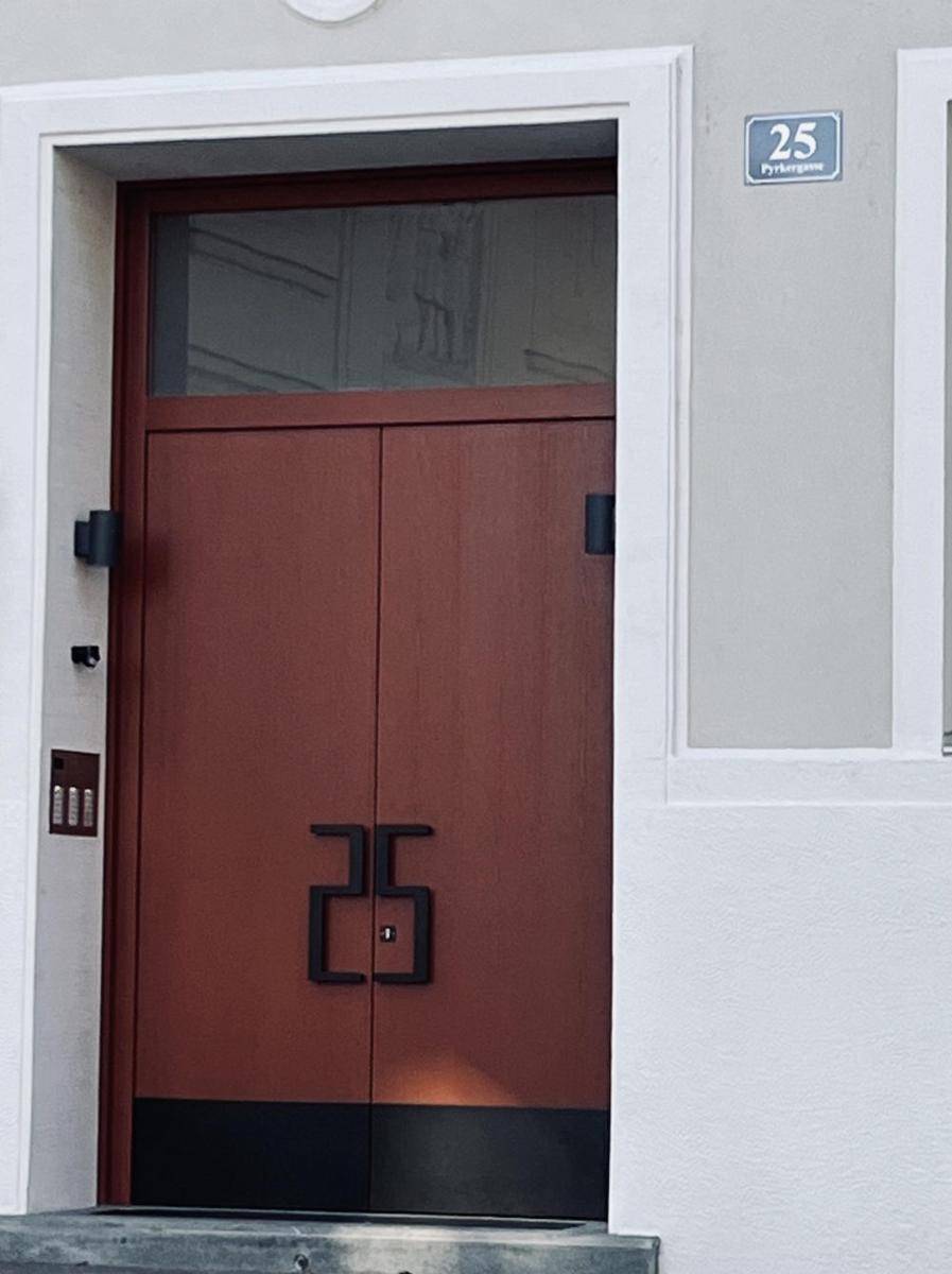 potret desain pintu unik dan inovatif (reddit.com/user/cinekat)