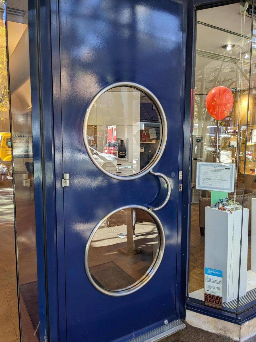 potret desain pintu unik dan inovatif (reddit.com/user/ajessica)