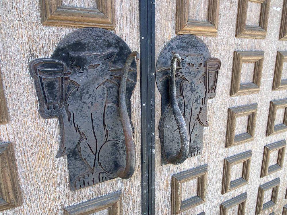 potret desain pintu unik dan inovatif (reddit.com/user/yevizone)