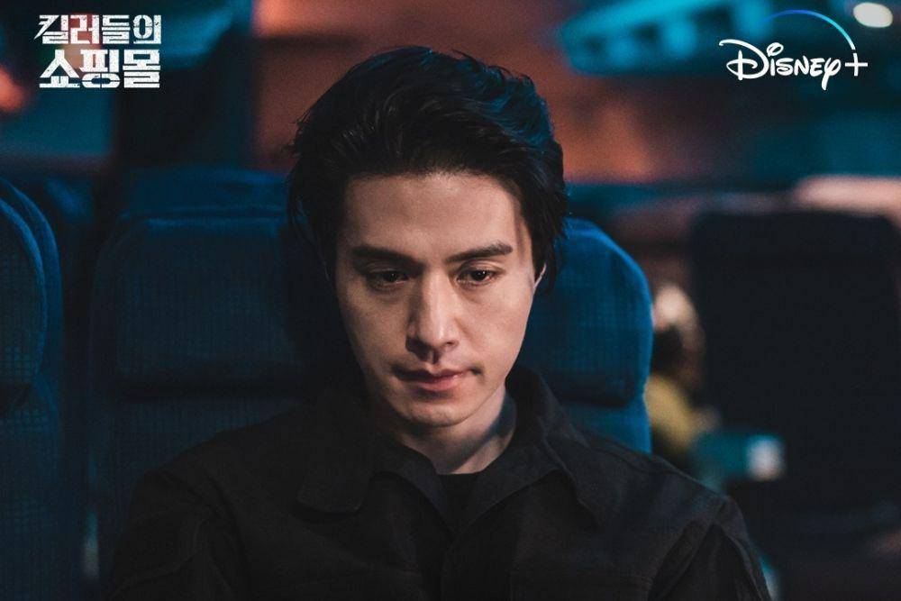 Lee Dong Wook di drakor A Shop for Killers (instagram.com/disneypluskr)