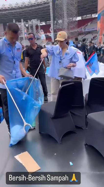 potret Nagita pungut sampah di GBK setelah kampanye Prabowo-Gibran (instagram.com/raffinagita1717)