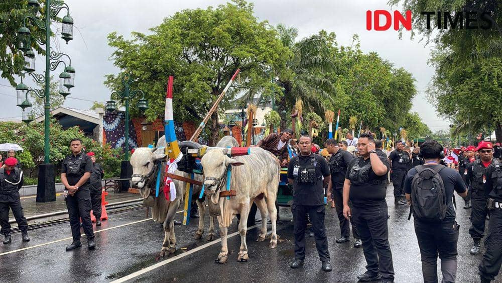 Diguyur Hujan, Kirab Ganjar-Mahfud Sempat Tertunda