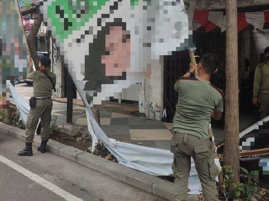 Ilustrasi penertiban APK di Surabaya. (Dok. Diskominfo Kota Surabaya)