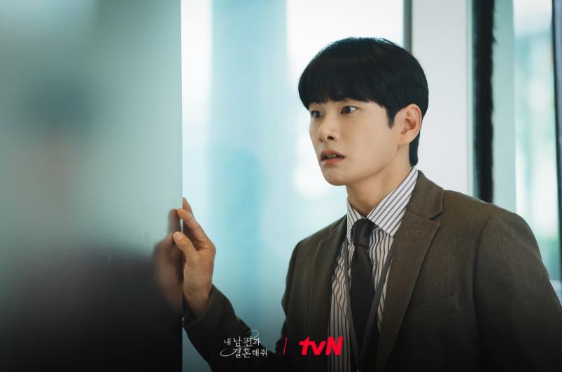 Lee Yi Kyung di drama Marry My Husband (Dok. tvN/Marry My Husband)