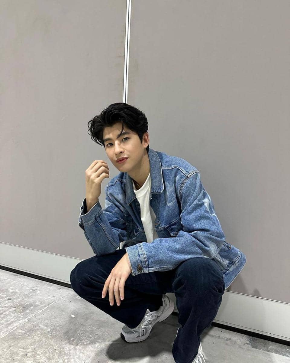 outfit nuansa biru ala Mark Pakin (instagram.com/mmarkpkk)