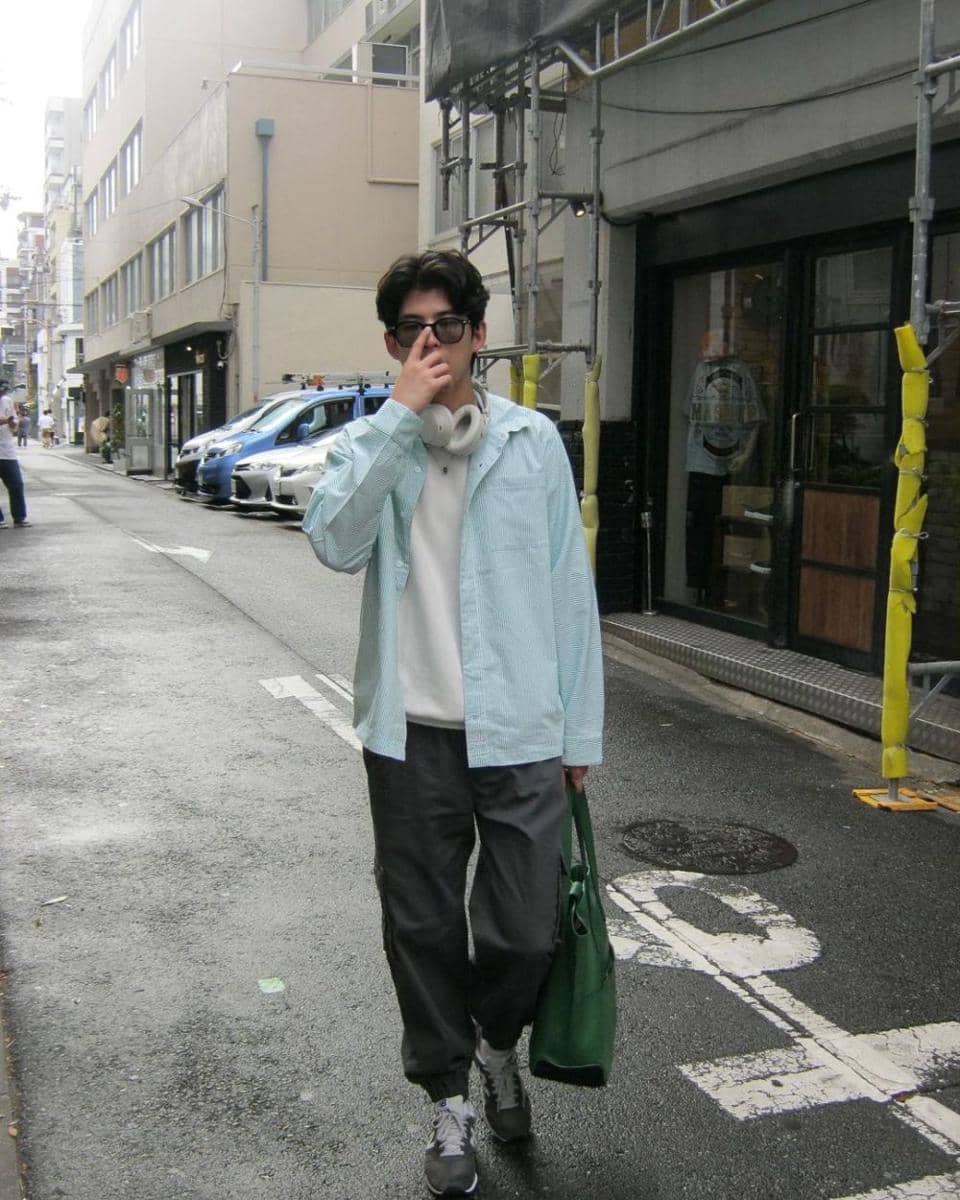 outfit nuansa biru ala Mark Pakin (instagram.com/mmarkpkk)