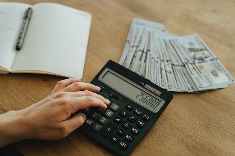 6 Tips Atasi Ketakutan Kekurangan Uang dan Hidup Telantar