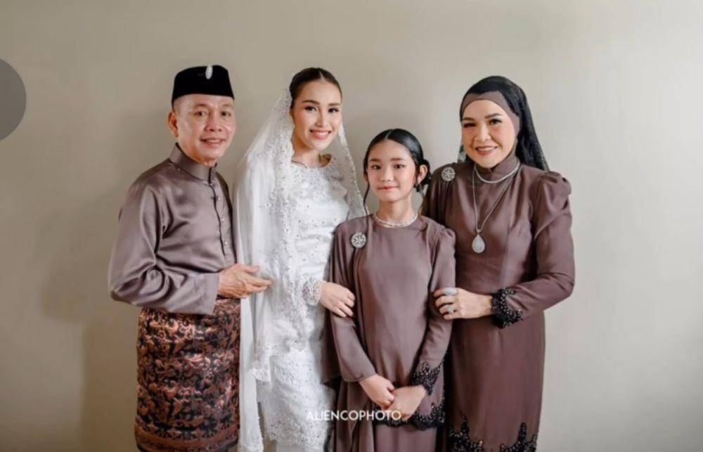 Seragam lamaran keluarga Ayu Ting Ting (instagram.com/mom_ayting92_)