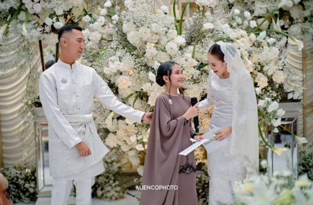 Seragam lamaran keluarga Ayu Ting Ting (instagram.com/mom_ayting92_)