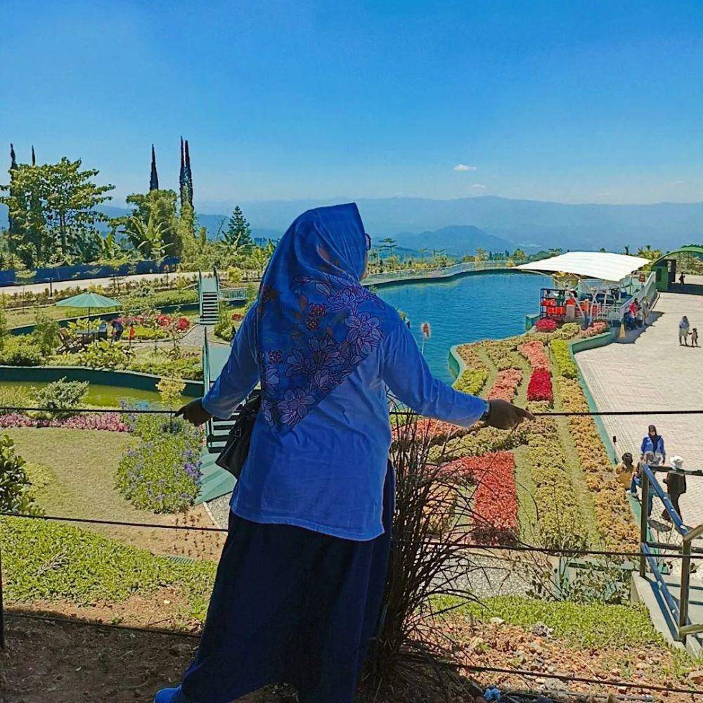 Goalpara Tea Park Sukabumi (instagram.com/ginanoviantika23)