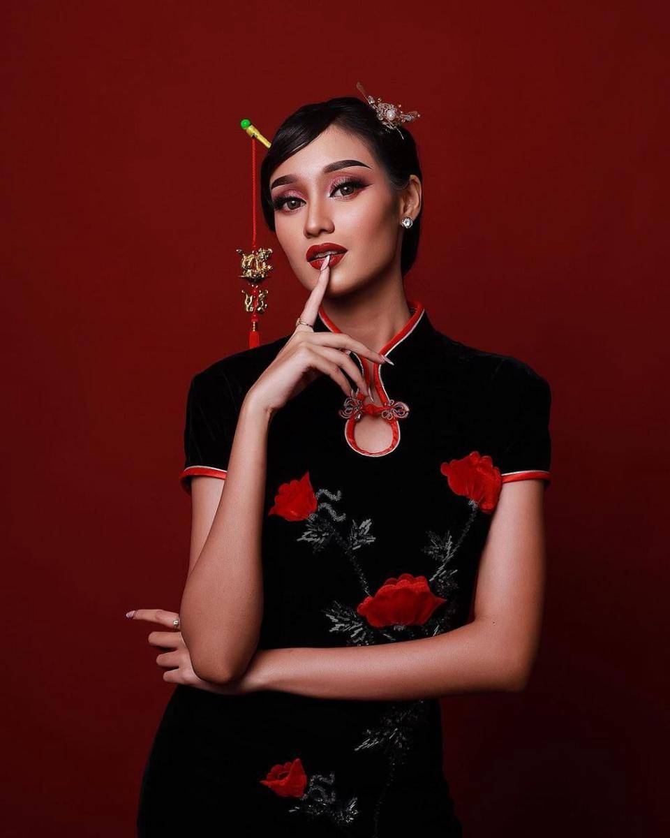 Pemotretan Imlek ala Finalis Miss Mega Bintang Indonesia 2024 (Instagram.com/angelahalsli_)