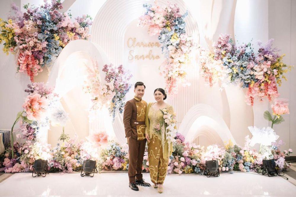 7 Dekorasi Lamaran Clarissa Putri, Paduan Warnanya Manis!