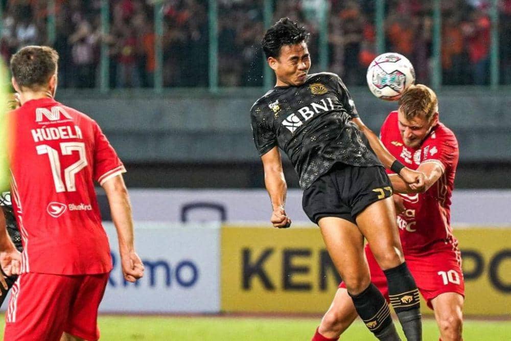 Salah satu aksi Nurhidayat Haji Haris saat memperkuat Bhayangkara FC dalam ajang BRI Liga 1 2022/23. (Instagram.com/nurhidayat.nh23)