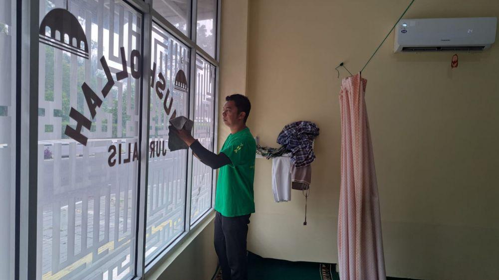 Hari Pers Nasional, Yayasan Haji Anif Bersihkan Musala Jurnalis