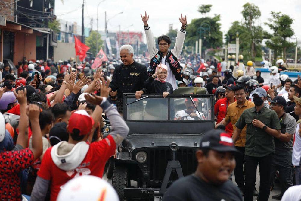 Arak-arakan kampanye pasangan capres dan cawapres nomor urut 3, Ganjar Pranowo dan Mahfud MD di Solo. (Dok. Tim Media Ganjar Pranowo)