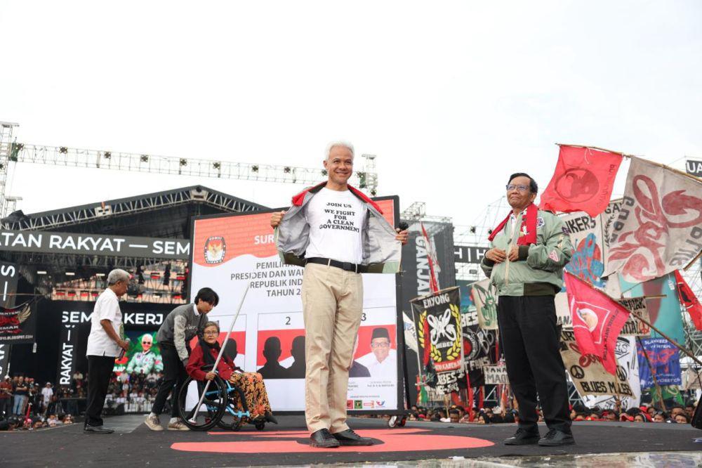 Kampanye Terakhir, Ganjar Pranowo Kenakan Kaos Clean Government