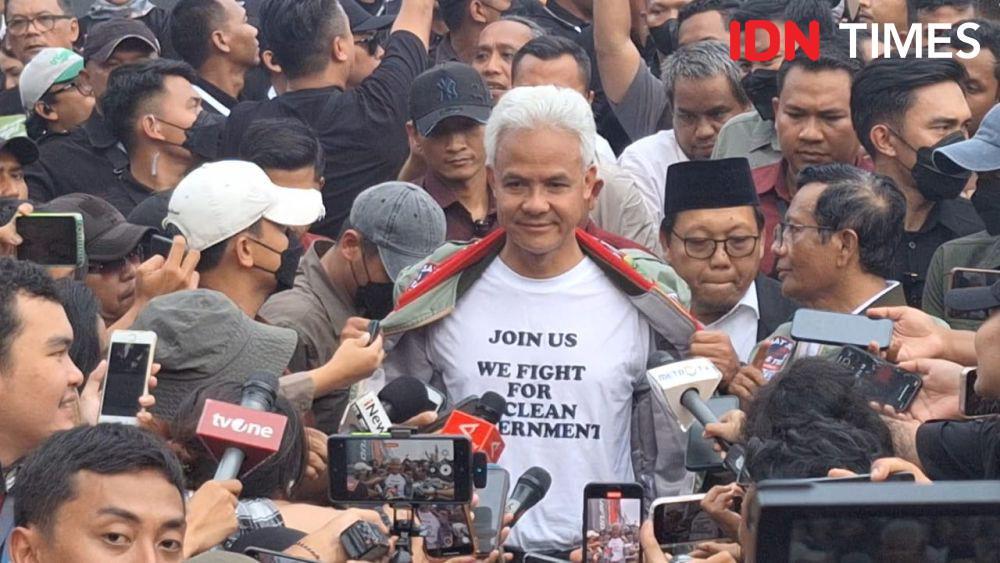 Ganjar Pakai Baju Dono Warkop DKI Saat Kampanye di Semarang