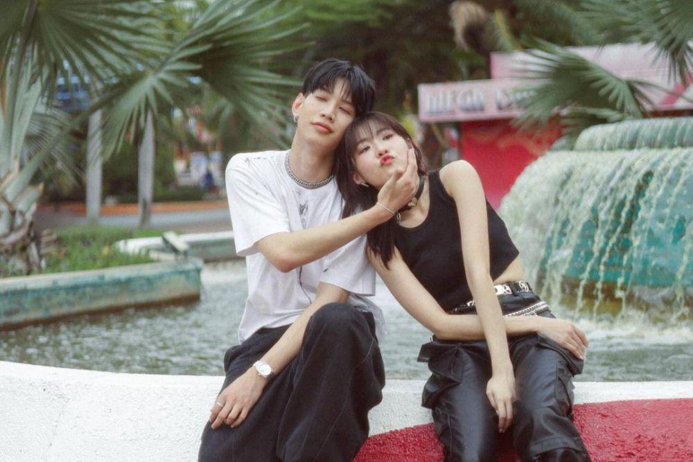 7 Potret Band Thailand ALIZ di Belakang Layar MV Roller Coaster