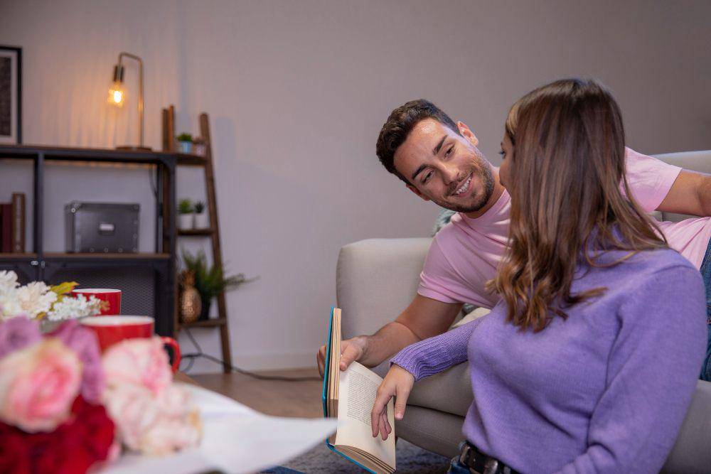 ilustrasi memberi ucapan Valentine ke istri (Freepik.com/freepik)