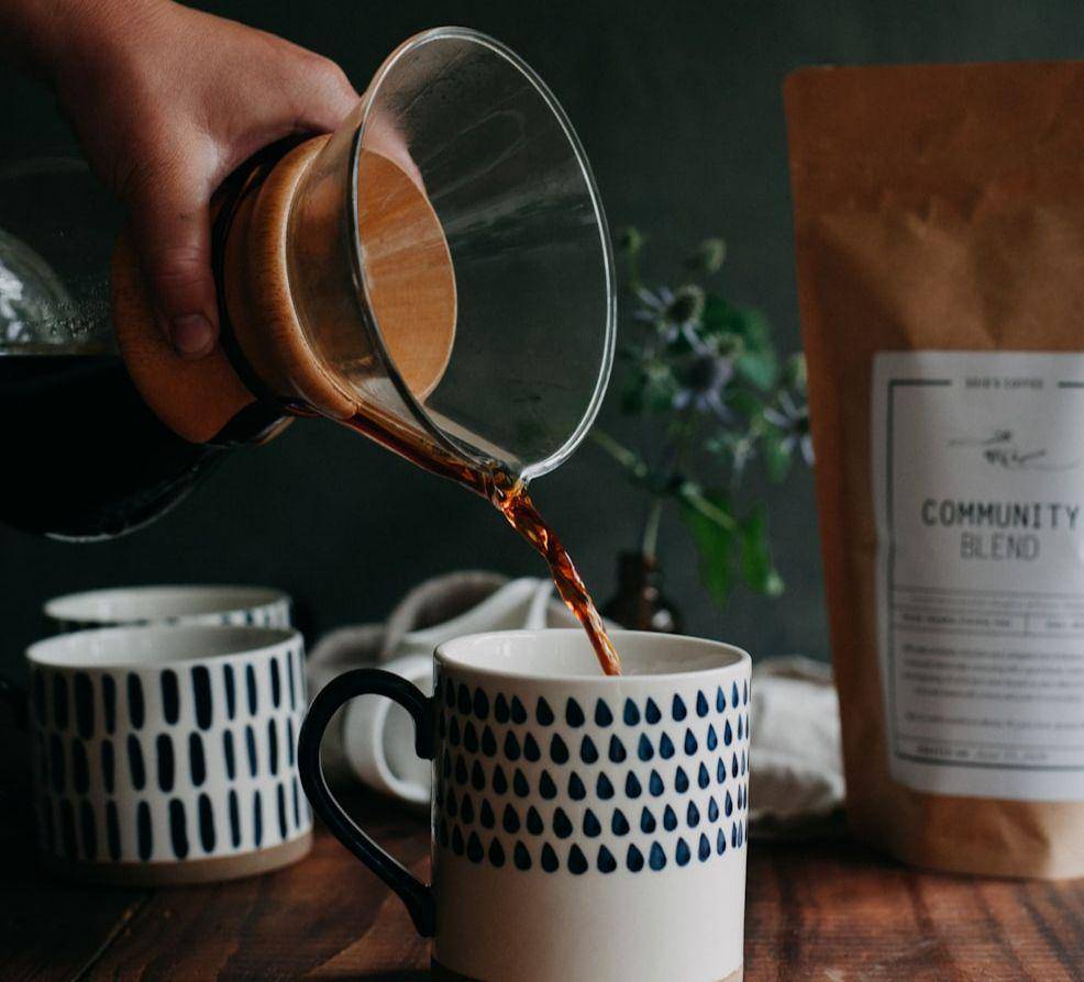 Ilustrasi menyeduh kopi (unsplash.com/@roseonajourney)