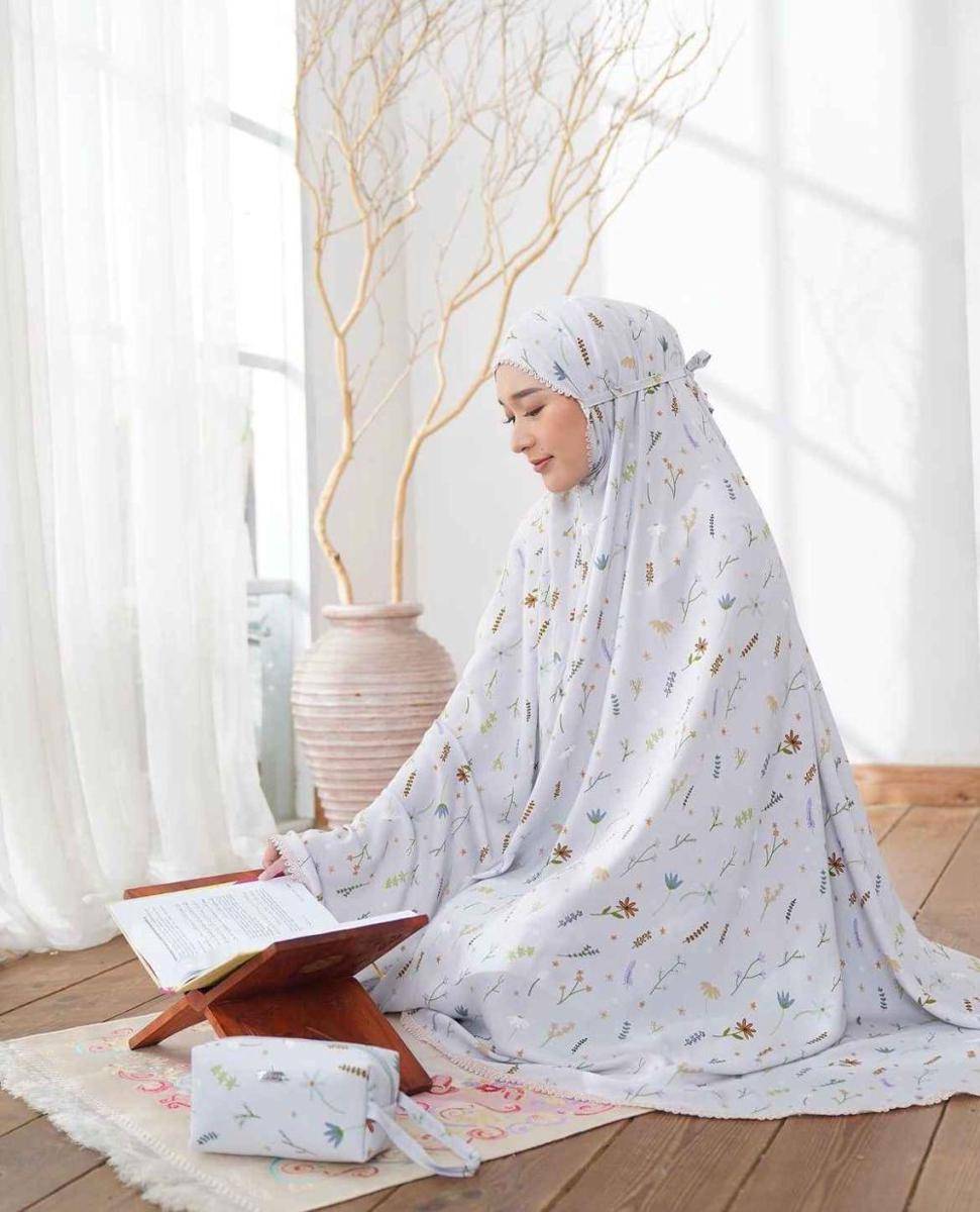 Produk dari Azella Collection yang di pasarkan secara online melalui Instagram (dok.Instagram/azella_collection)