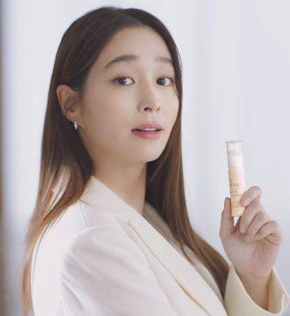 potret Lee Min Jung tampak cantik dan glowing usai melahirkan anak kedua (instagram.com/216jung)