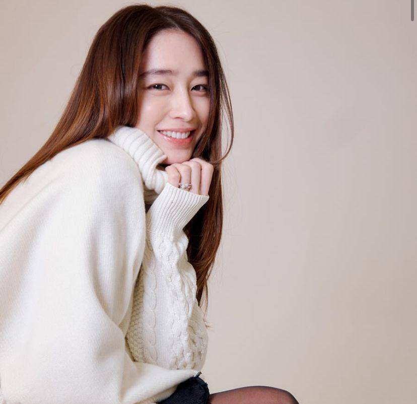 potret Lee Min Jung tampak cantik dan glowing usai melahirkan anak kedua (instagram.com/216jung)