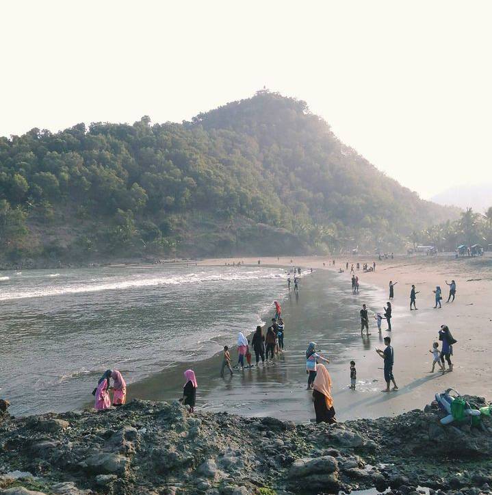 potret pantai karang bolong Kebumen (instagram.com/saefulawr)