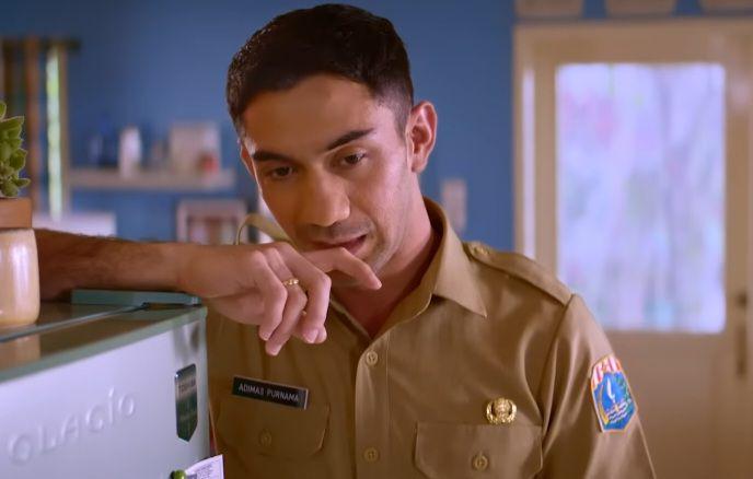 10 Pekerjaan yang Dilakoni Reza Rahadian di Film, Terbaru Jadi PNS