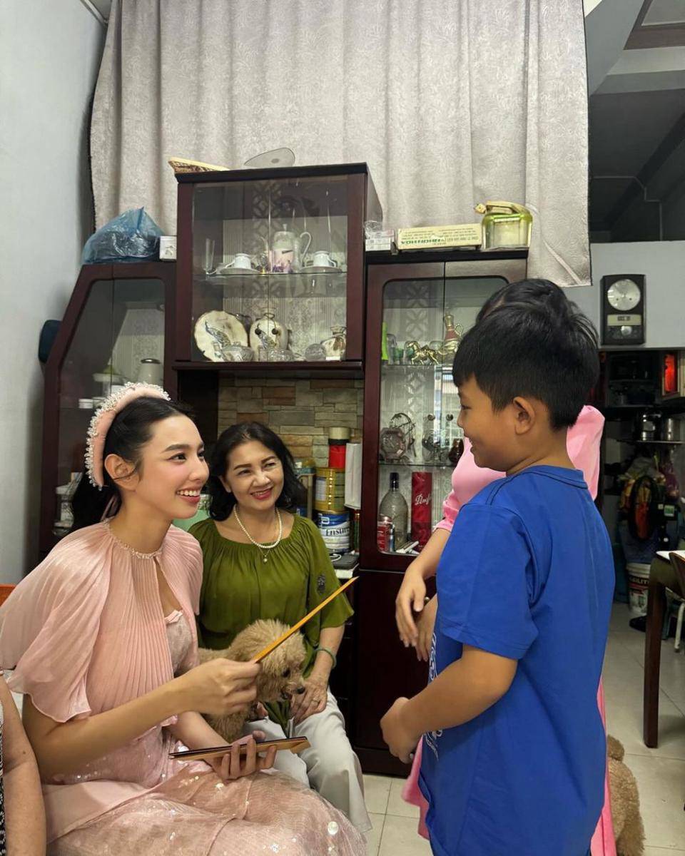 Potret Beauty Queen Tanah Air maupun Dunia Saat Merayakan Imlek 2024 (Instagram.com/tienng12)
