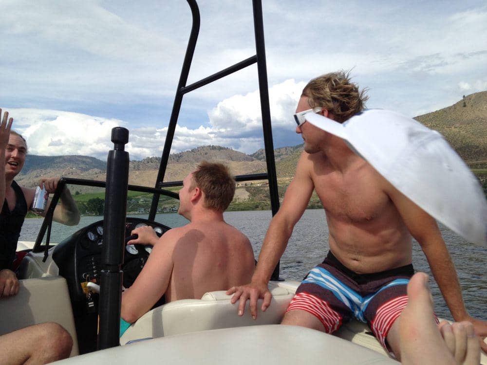 momen sebelum kejadian topi jatuh (reddit.com/user/jebcrum)