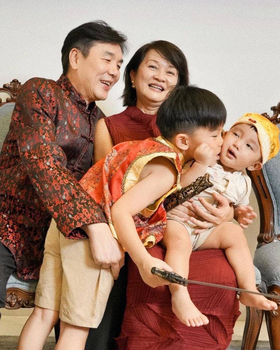 potret perayaan imlek keluarga Arnold Poernomo (instagram.com/arnoldpo)