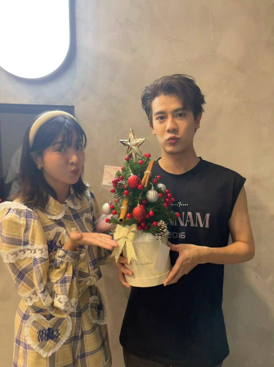 Jennis Oprasert dan Tonnam Piamchon (twitter.com/JennisYouAgain)