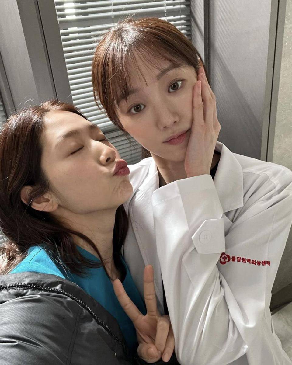 potret Park Shin Hye dan Lee Sung Kyung (instagram.com/ssinz7)
